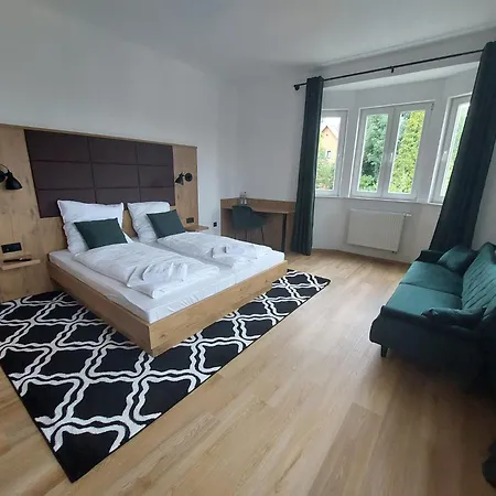 Brauereigasthof Schluesselkeller بيت ريفي غينغن آن در برنتس